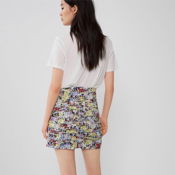 NWOT Zara floral multicoloured ruched mini skirt - Picture 3 of 4